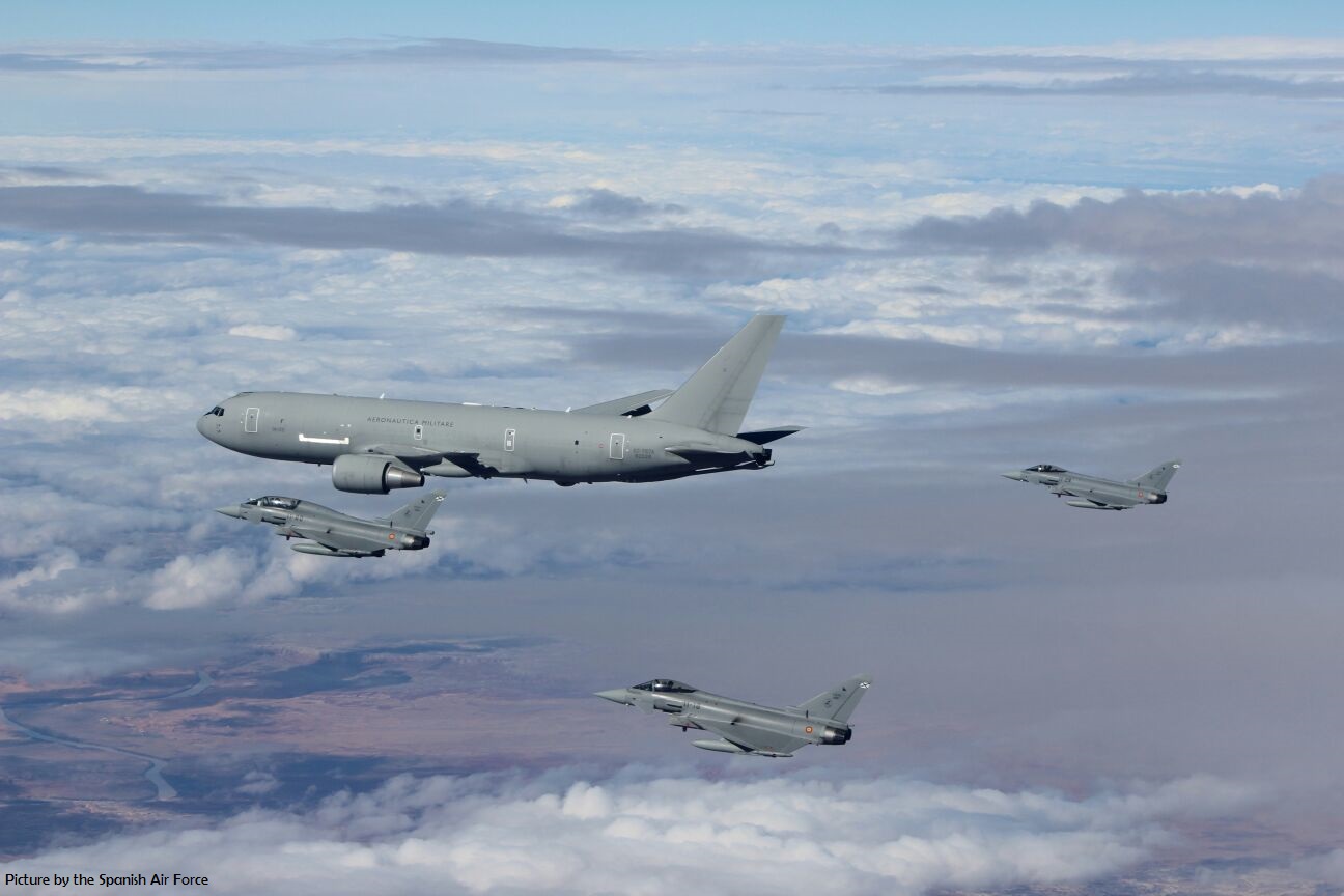 Spanish Eurofighters get air-to-air refuelled by Italian Tankers over the Atlantic Ocean